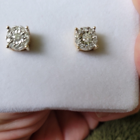 Gorgeous 14k gold and diamonds halo earrings - Picture 2 of 3
